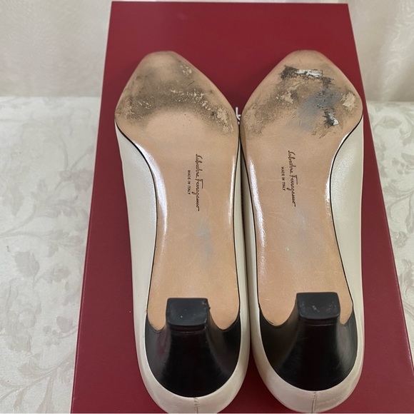 👠 Salvatore Ferragamo Two tone Pumps👠 - Picture 9 of 9